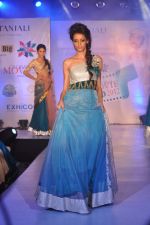 Model walks for Manali Jagtap Show at Global Magazine- Sultan Ahmed tribute fashion show on 15th Aug 2012 (221).JPG